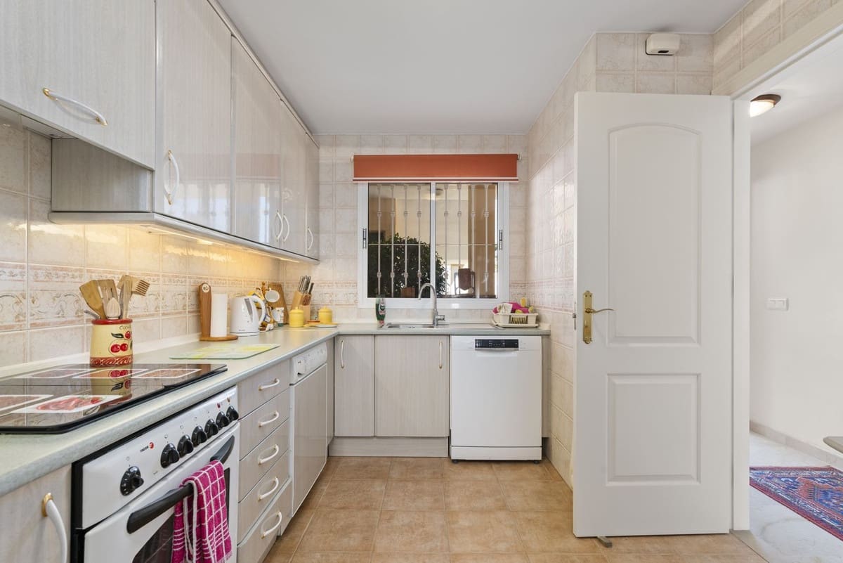 3 sypialnia Penthouse na sprzedaż w Nueva Andalucia z basenem - 649 000 € (Ref: 9193200)