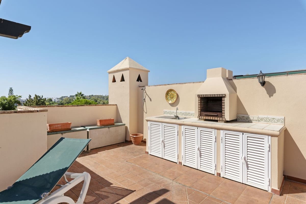 3 sypialnia Penthouse na sprzedaż w Nueva Andalucia z basenem - 649 000 € (Ref: 9193200)