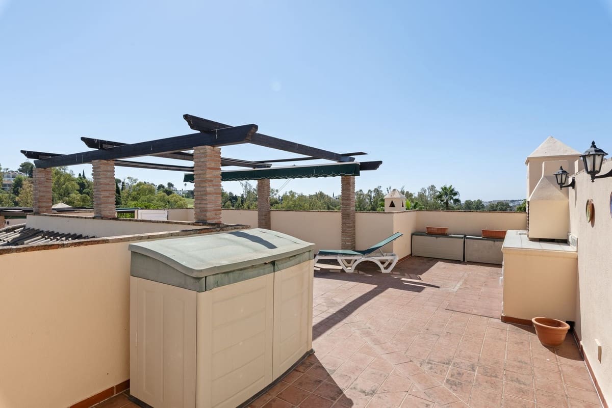 3 sypialnia Penthouse na sprzedaż w Nueva Andalucia z basenem - 649 000 € (Ref: 9193200)