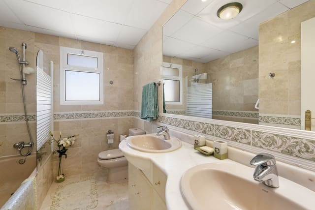 3 sypialnia Penthouse na sprzedaż w Nueva Andalucia, Marbella z basenem - 649 000 € (Ref: 9193200)