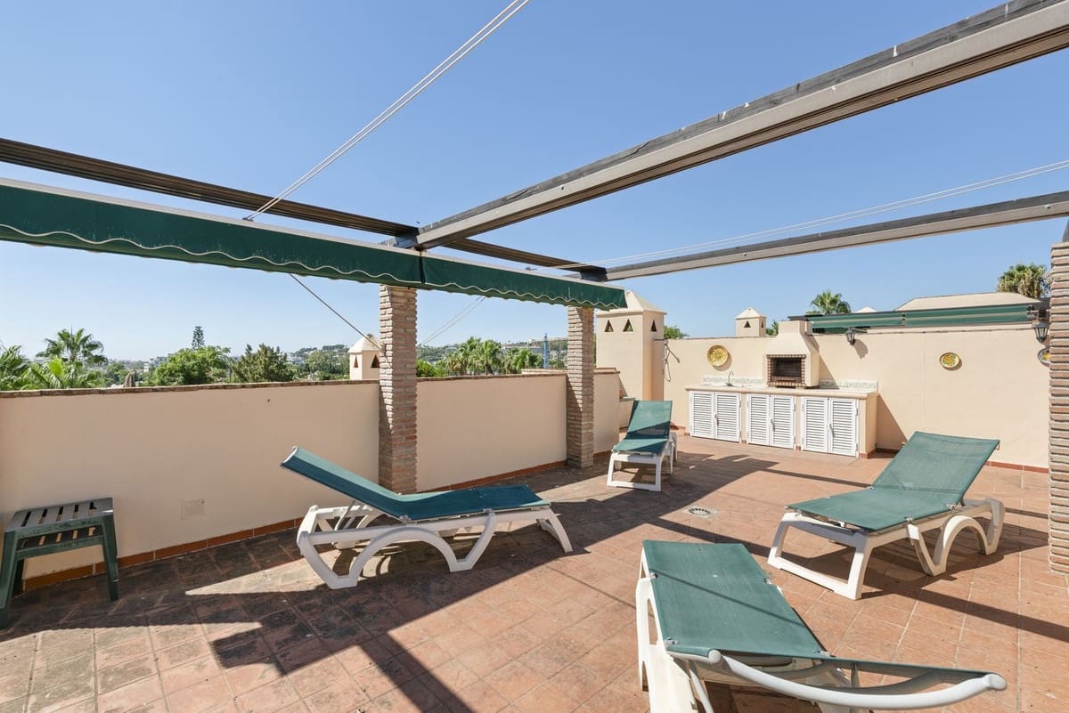 3 sypialnia Penthouse na sprzedaż w Nueva Andalucia z basenem - 649 000 € (Ref: 9193200)