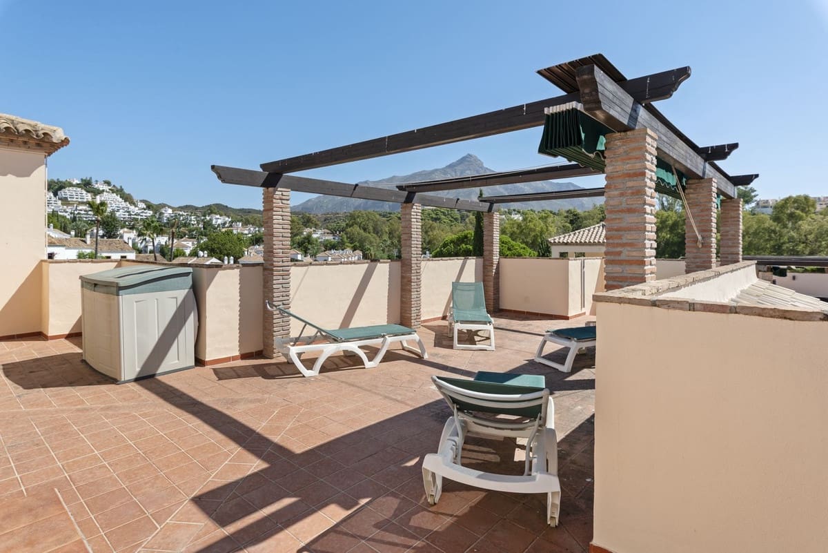 3 sypialnia Penthouse na sprzedaż w Nueva Andalucia z basenem - 649 000 € (Ref: 9193200)