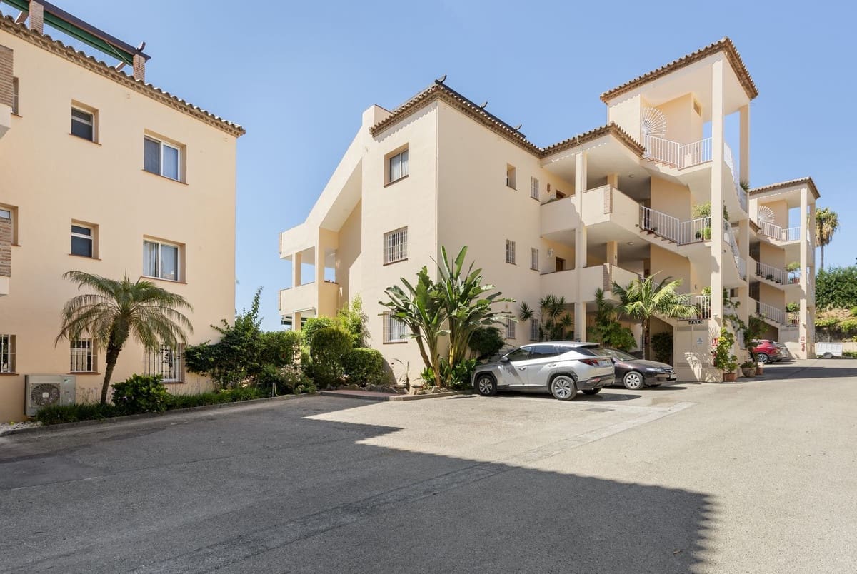 3 sypialnia Penthouse na sprzedaż w Nueva Andalucia z basenem - 649 000 € (Ref: 9193200)