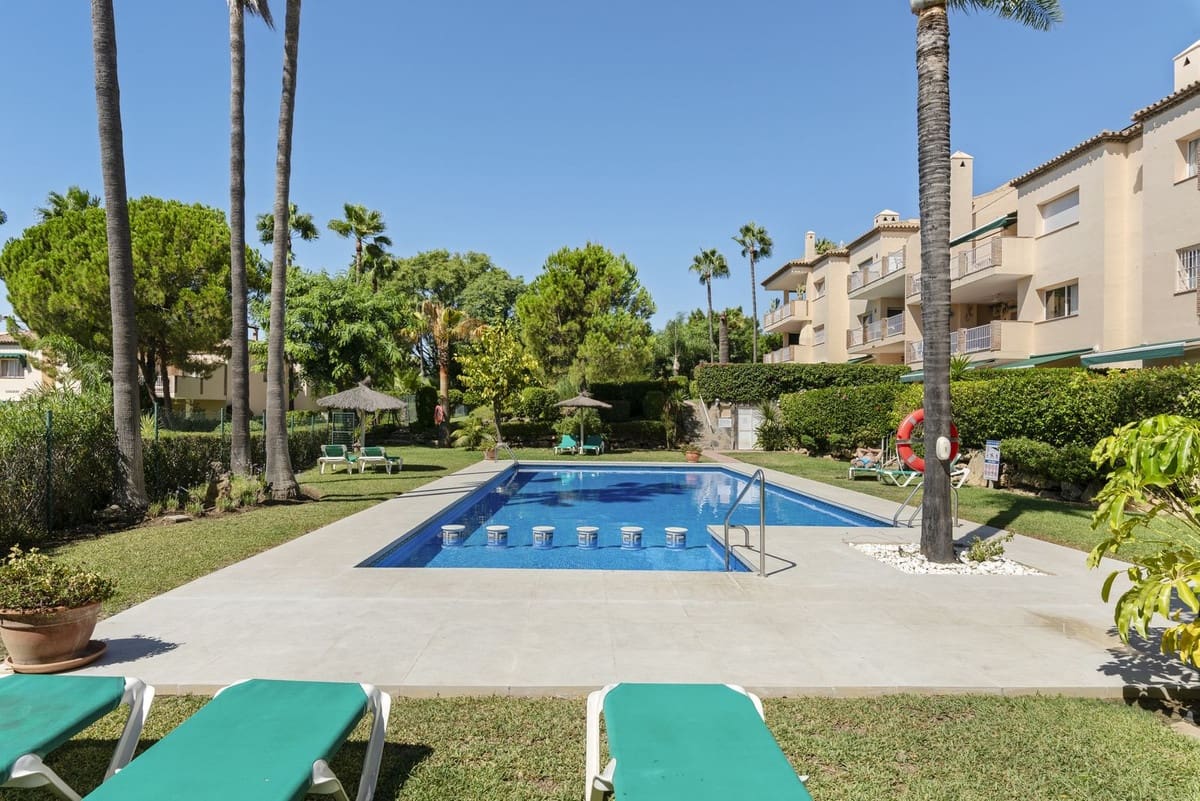 3 sypialnia Penthouse na sprzedaż w Nueva Andalucia z basenem - 649 000 € (Ref: 9193200)