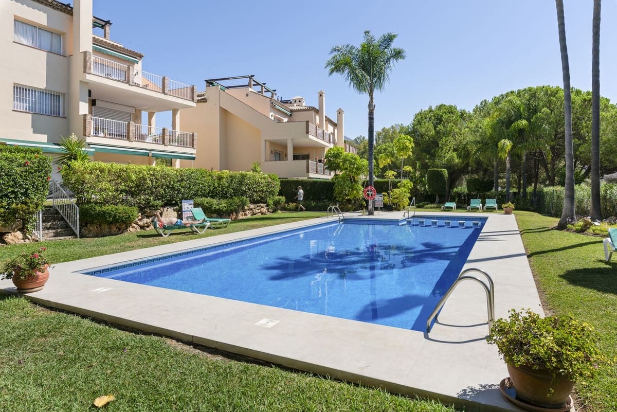 3 sypialnia Penthouse na sprzedaż w Nueva Andalucia z basenem - 649 000 € (Ref: 9193200)