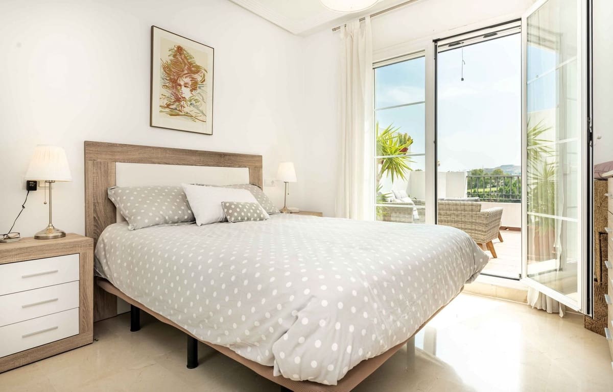 2 sypialnia Apartament na sprzedaż w Benahavis z basenem garażem - 439 000 € (Ref: 9197155)