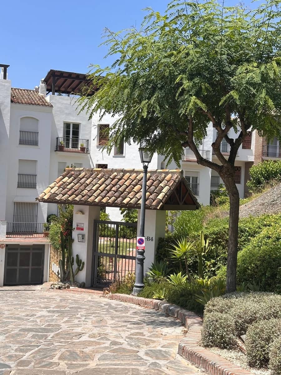 2 sypialnia Apartament na sprzedaż w Benahavis z basenem garażem - 439 000 € (Ref: 9197155)