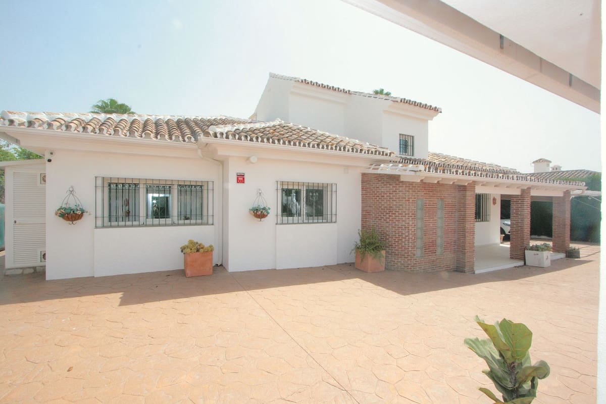 4 soveværelse Villa til salg i Mijas Golf med swimmingpool garage - € 1.295.000 (Ref: 9197158)