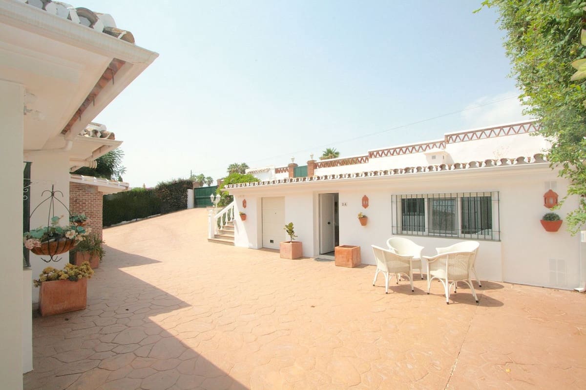 4 soveværelse Villa til salg i Mijas Golf med swimmingpool garage - € 1.295.000 (Ref: 9197158)