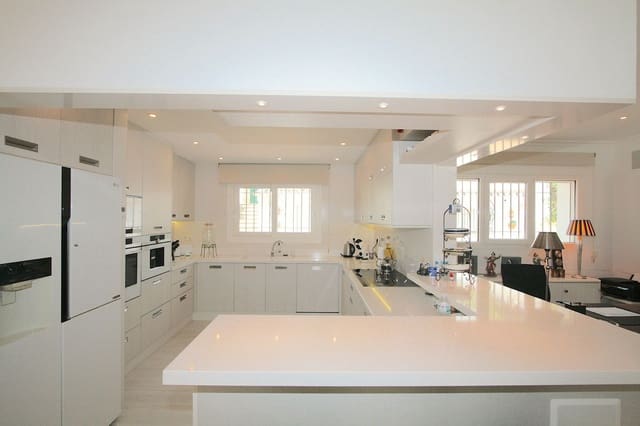 4 soveværelse Villa til salg i Mijas Golf, Mijas med swimmingpool garage - € 1.295.000 (Ref: 9197158)