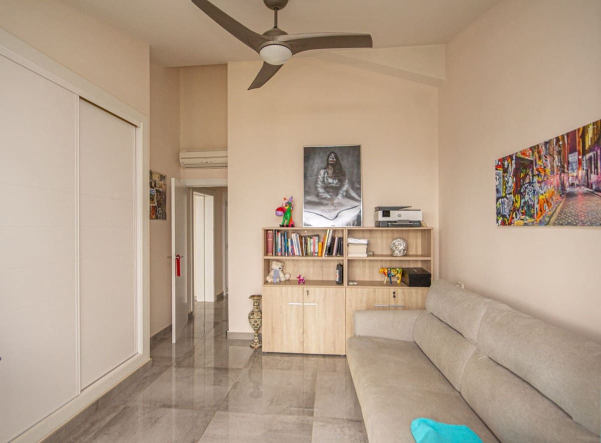 4 soveværelse Semi-Rækkehus til salg i La Mairena med swimmingpool garage - € 1.695.000 (Ref: 9197177)