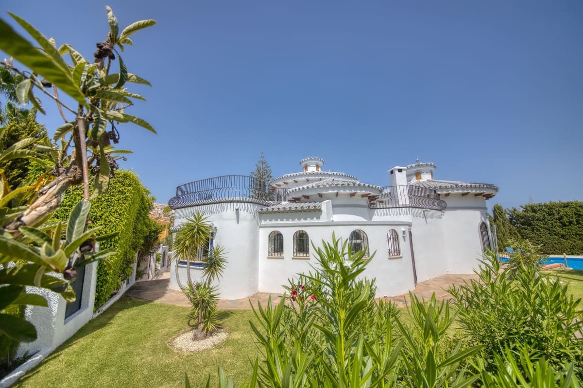 4 sypialnia Willa na sprzedaż w Benalmadena z basenem - 1 250 000 € (Ref: 9237078)