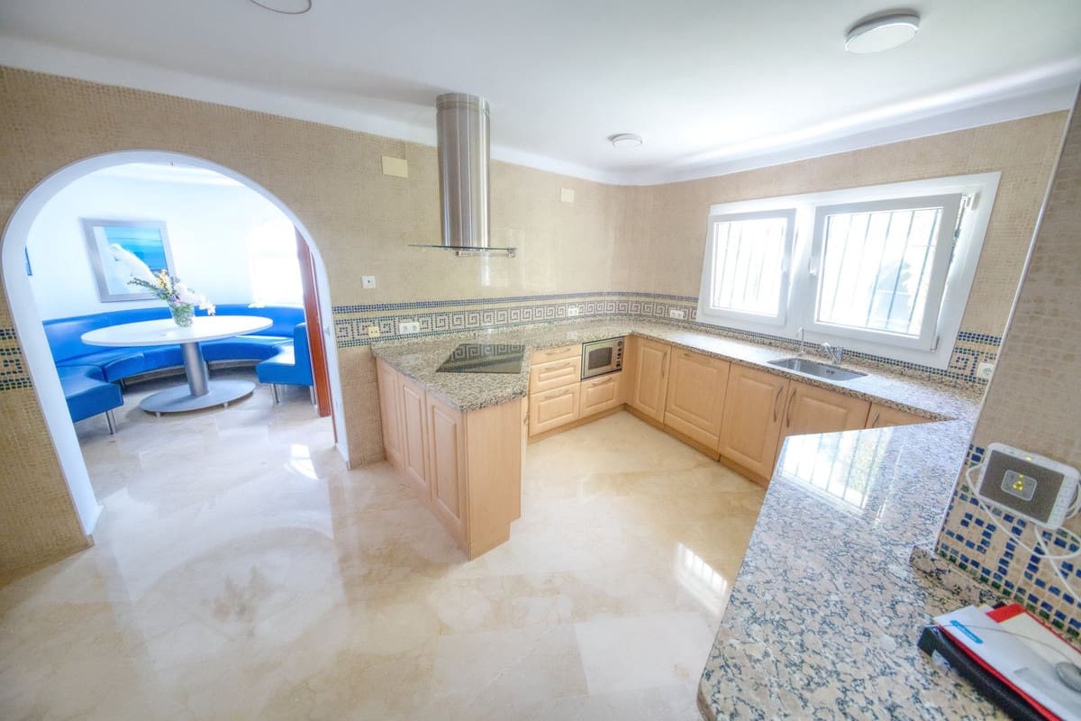 4 sypialnia Willa na sprzedaż w Benalmadena z basenem - 1 250 000 € (Ref: 9237078)