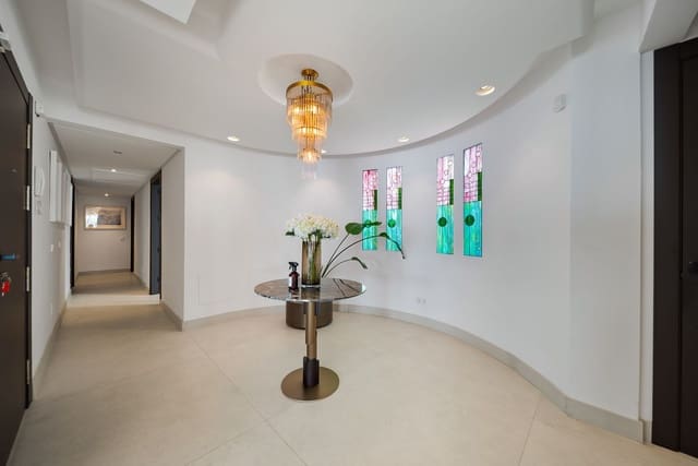 4 sypialnia Penthouse na sprzedaż w Benalmádena z basenem garażem - 1 900 000 € (Ref: 9237131)