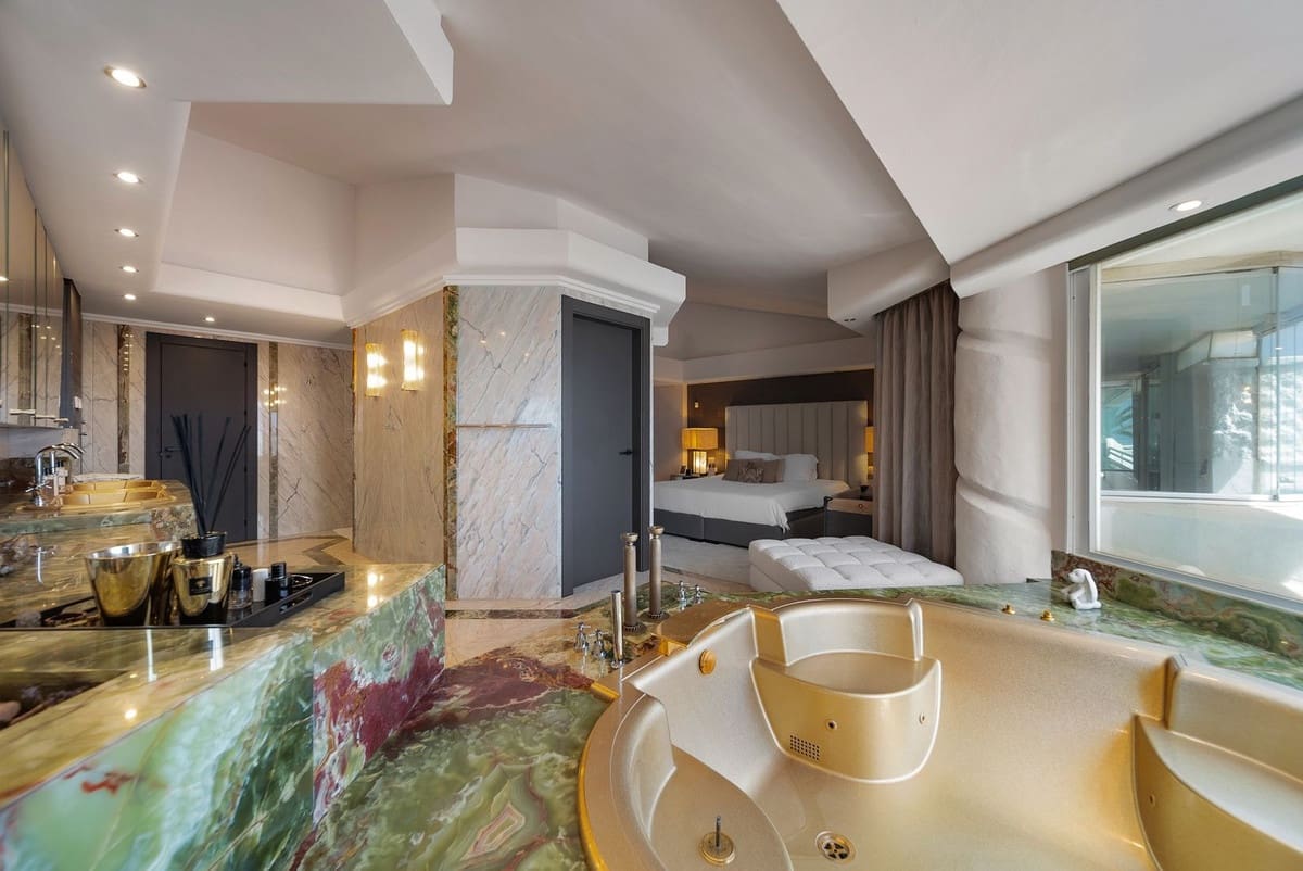 4 sypialnia Penthouse na sprzedaż w Benalmadena z basenem garażem - 1 900 000 € (Ref: 9237131)