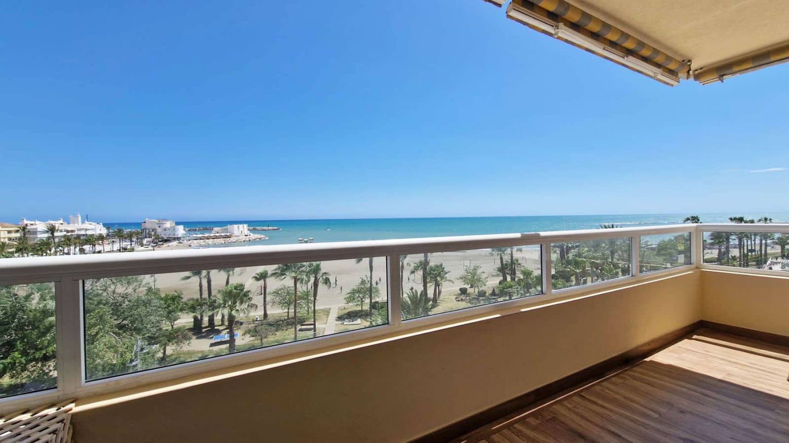 2 bedroom Apartment for sale in Benalmadena with pool - € 478,000 (Ref: 9237696)