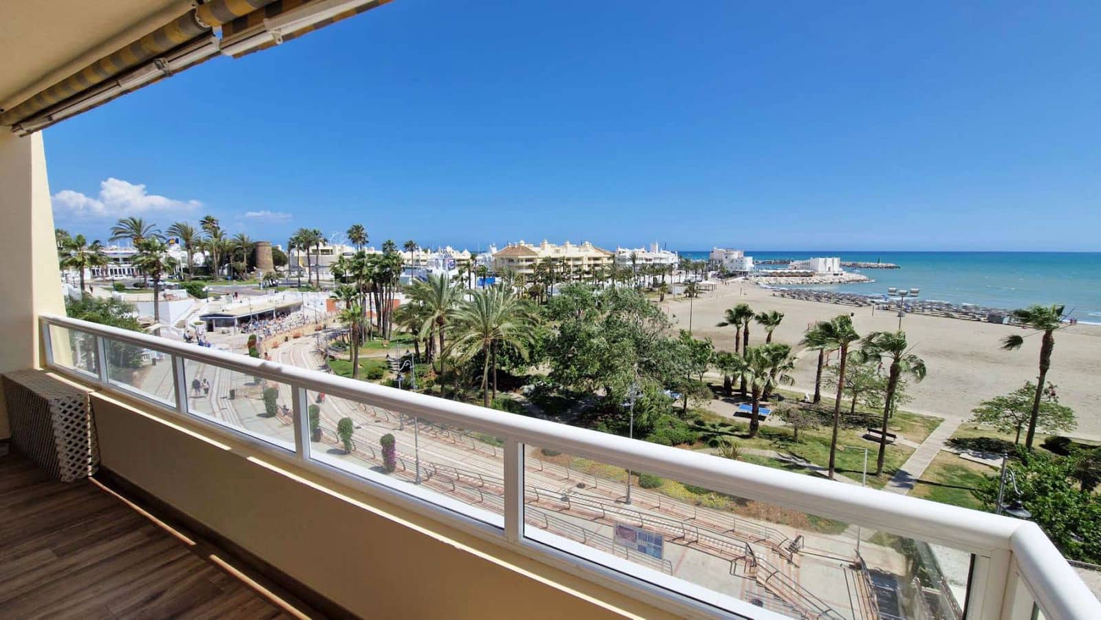 2 bedroom Apartment for sale in Benalmadena with pool - € 478,000 (Ref: 9237696)