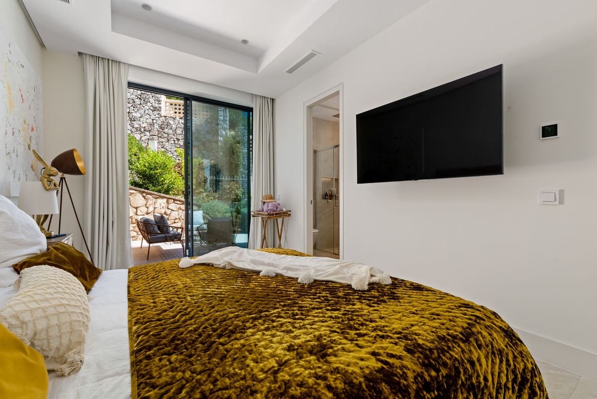 4 sypialnia Willa na sprzedaż w Marbella z basenem garażem - 5 900 000 € (Ref: 9237701)