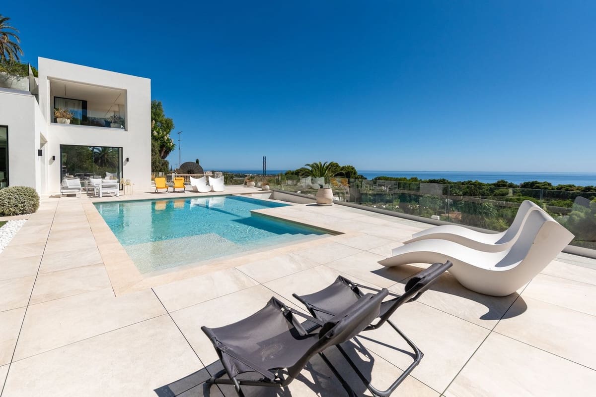 4 sypialnia Willa na sprzedaż w Marbella z basenem garażem - 5 900 000 € (Ref: 9237701)