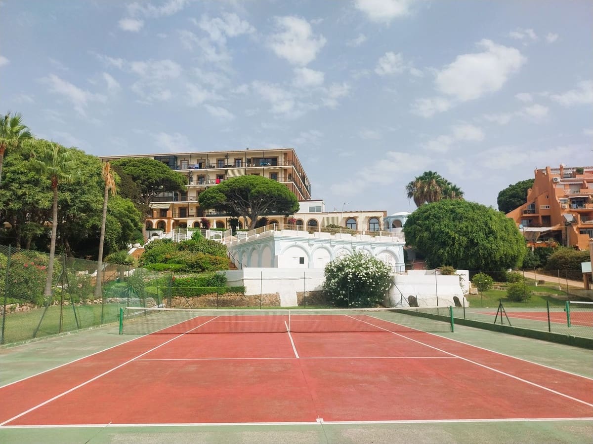 2 Zimmer Apartment zu verkaufen in Calahonda mit Pool Garage - 475.000 € (Ref: 9237709)