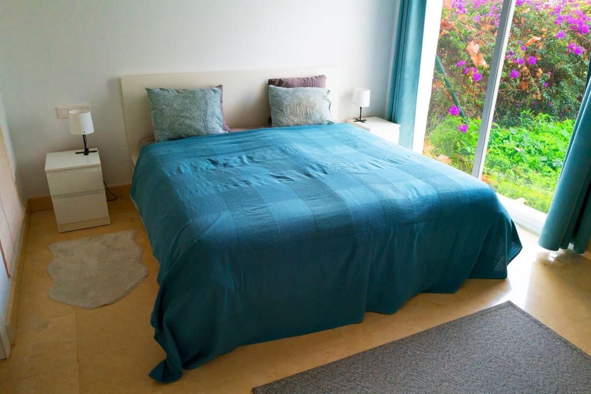 3 makuuhuone Omakotitalo myytävänä paikassa Istan mukana uima-altaan 
autotalli - 449 000 € (Ref: 9237772)