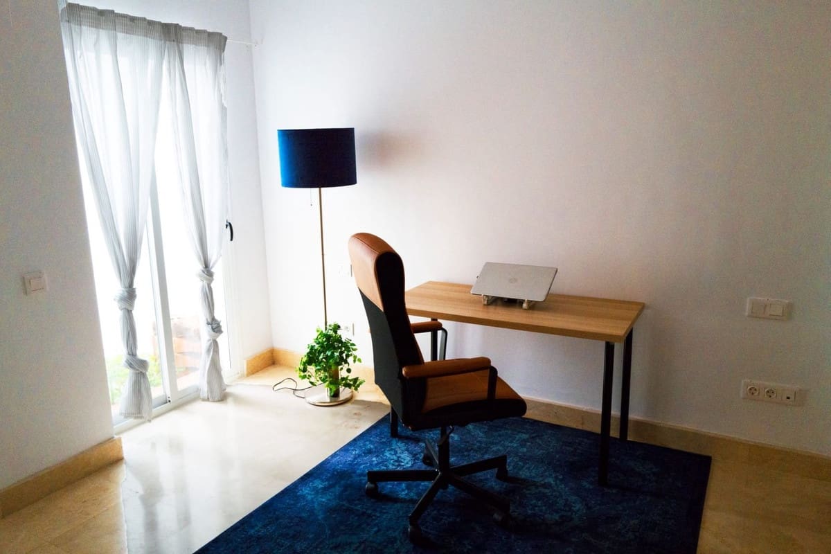 3 makuuhuone Omakotitalo myytävänä paikassa Istan mukana uima-altaan 
autotalli - 449 000 € (Ref: 9237772)