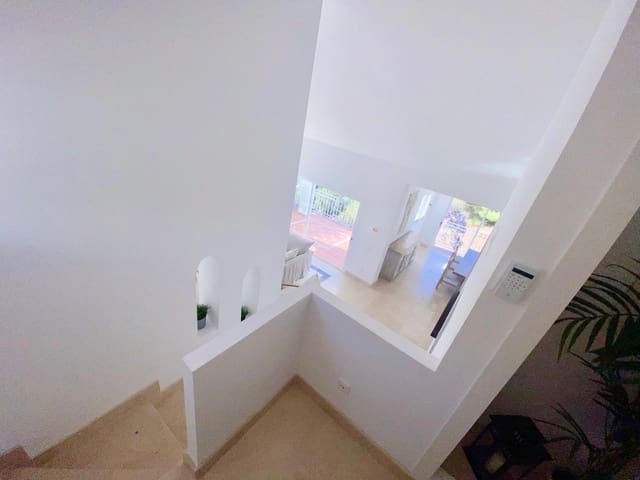 3 makuuhuone Omakotitalo myytävänä paikassa Istán mukana uima-altaan 
autotalli - 449 000 € (Ref: 9237772)