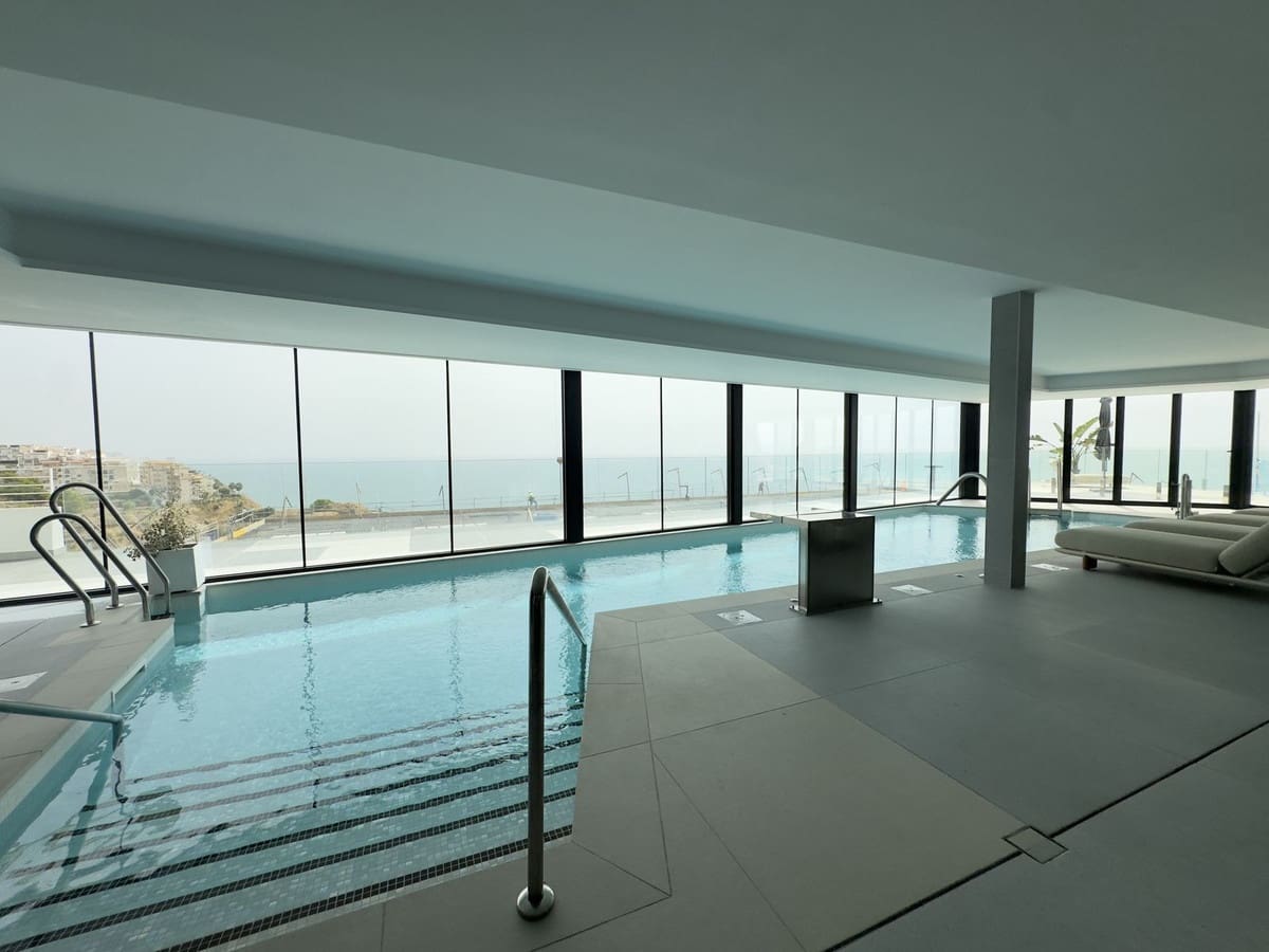 2 bedroom Apartment for sale in Fuengirola with pool - € 1,100,000 (Ref: 9237775)