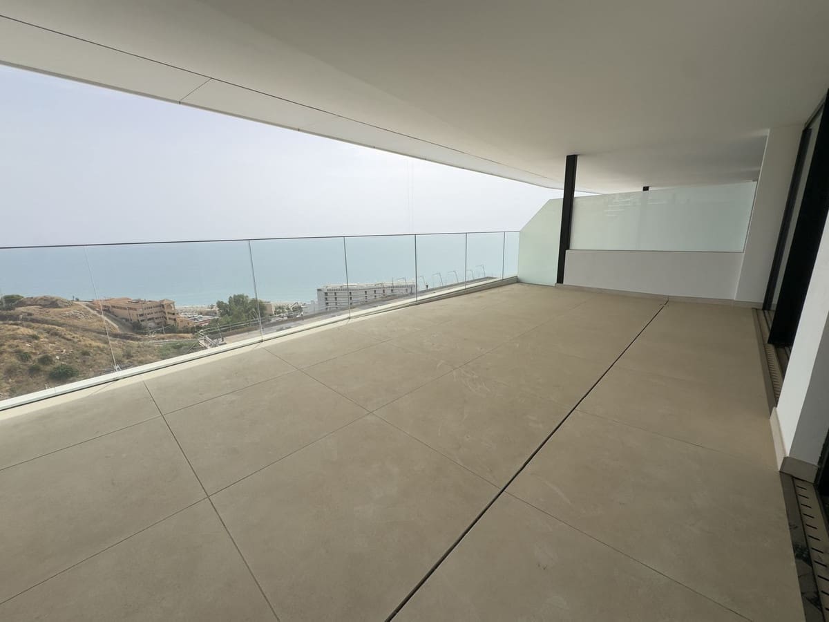 2 bedroom Apartment for sale in Fuengirola with pool - € 1,100,000 (Ref: 9237775)