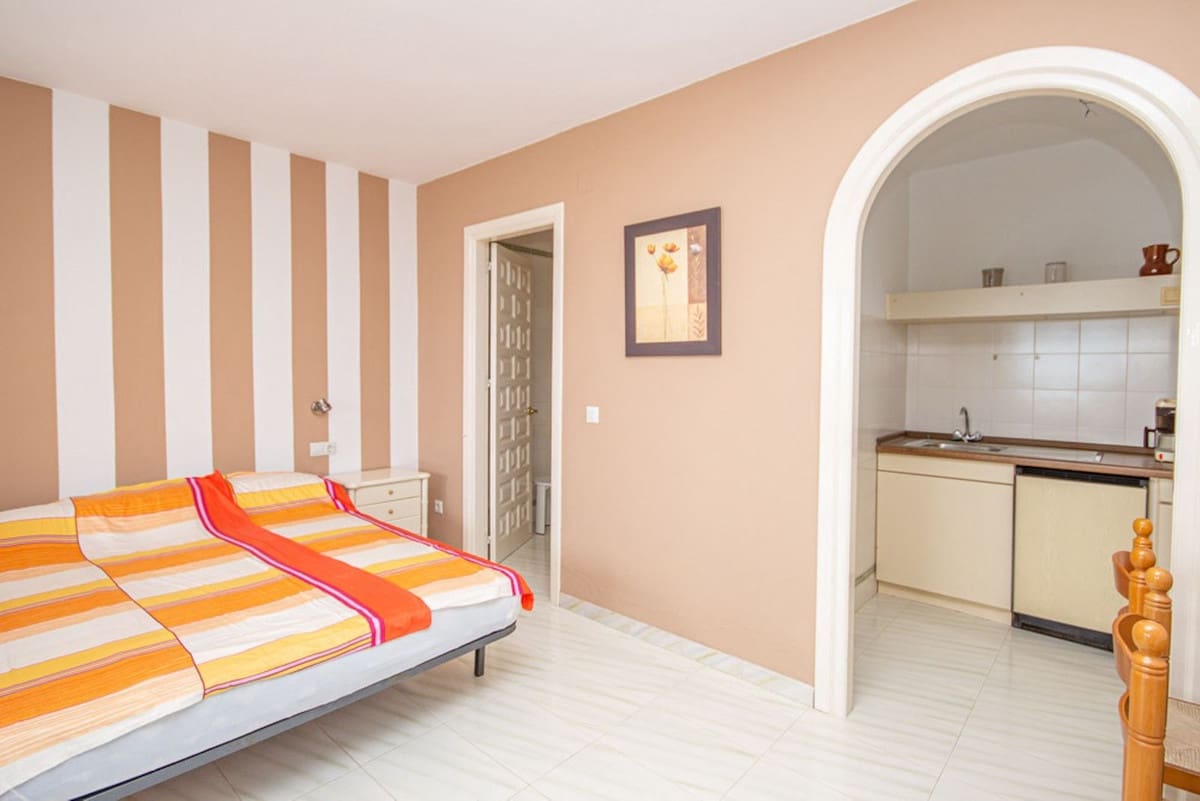 4 quarto Moradia para venda em Estepona com piscina garagem - 790 000 € (Ref: 9239422)