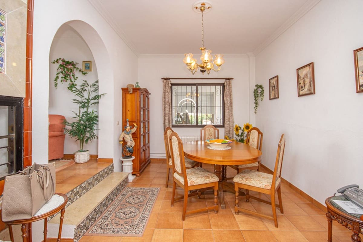 4 quarto Moradia para venda em Estepona com piscina garagem - 790 000 € (Ref: 9239422)