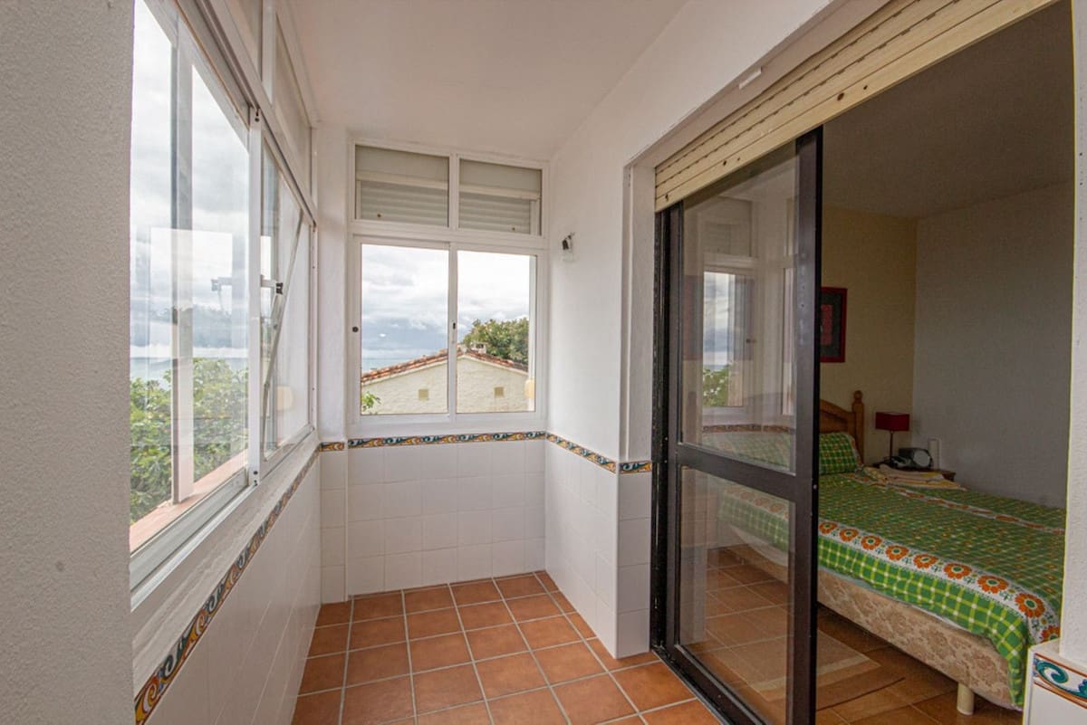 4 quarto Moradia para venda em Estepona com piscina garagem - 790 000 € (Ref: 9239422)