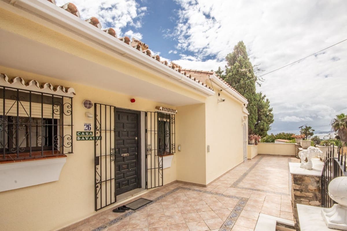 4 quarto Moradia para venda em Estepona com piscina garagem - 790 000 € (Ref: 9239422)