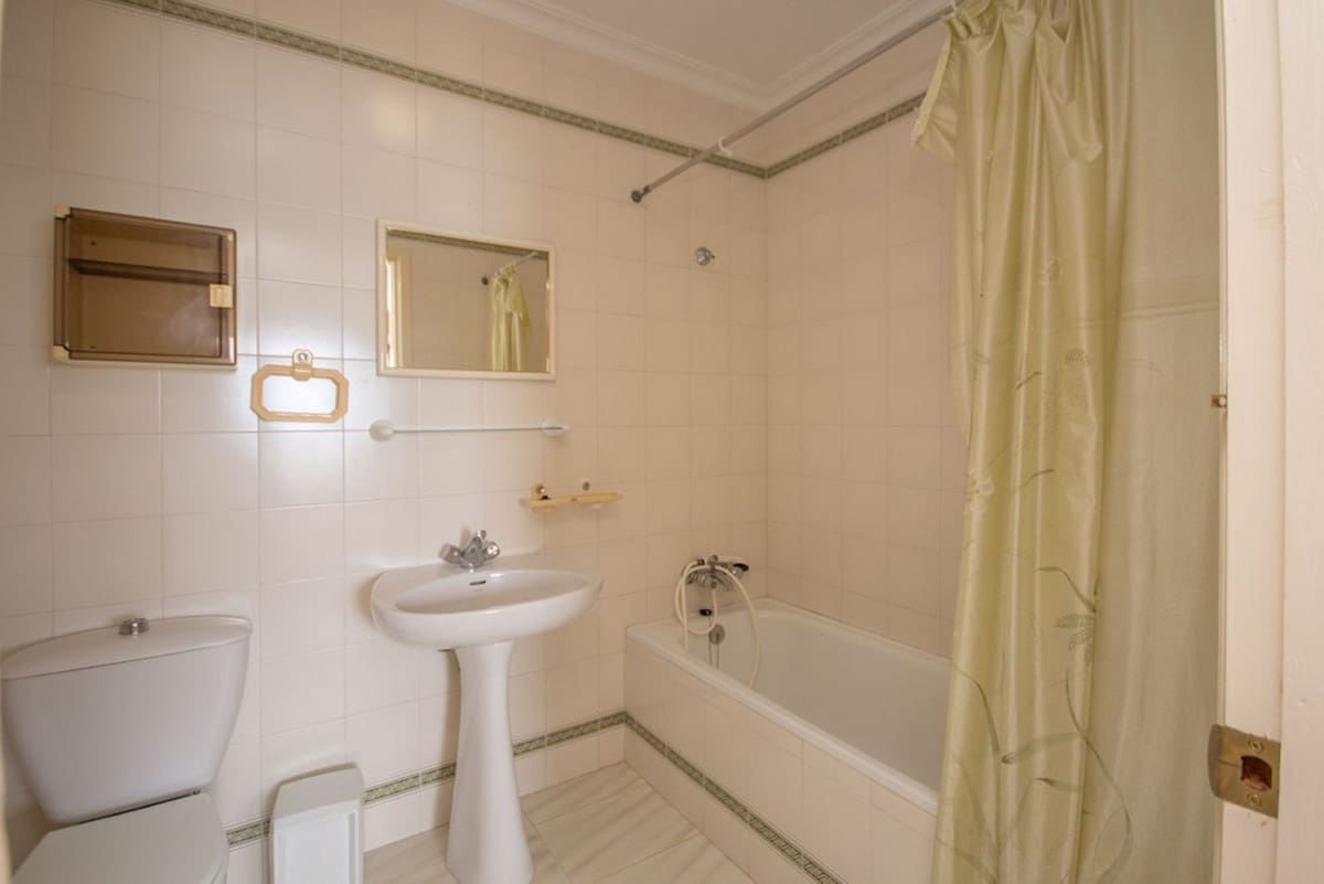 4 quarto Moradia para venda em Estepona com piscina garagem - 790 000 € (Ref: 9239422)