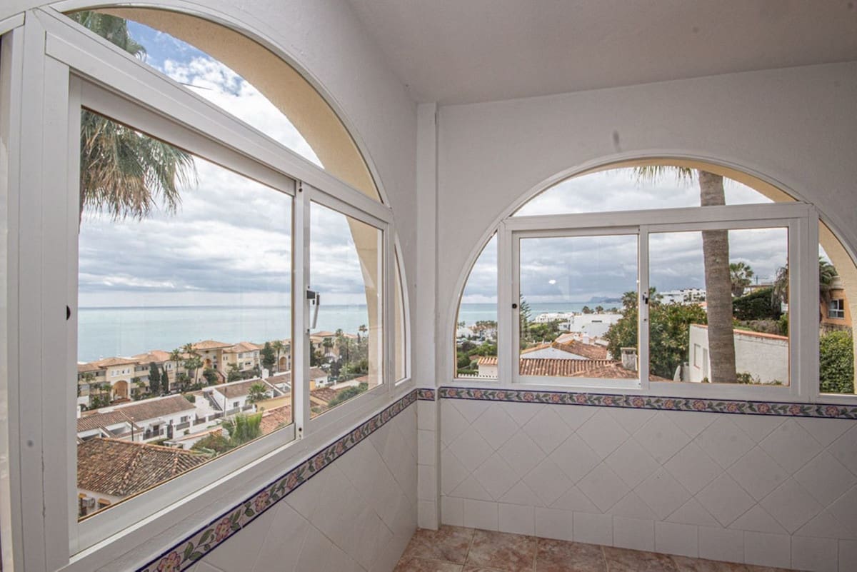 4 quarto Moradia para venda em Estepona com piscina garagem - 790 000 € (Ref: 9239422)