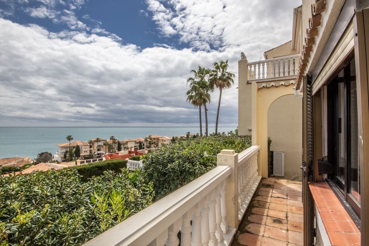 4 quarto Moradia para venda em Estepona com piscina garagem - 790 000 € (Ref: 9239422)