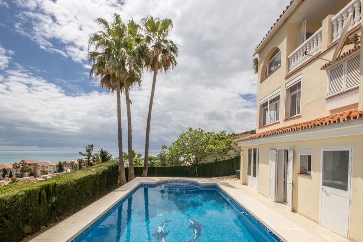 4 quarto Moradia para venda em Estepona com piscina garagem - 790 000 € (Ref: 9239422)