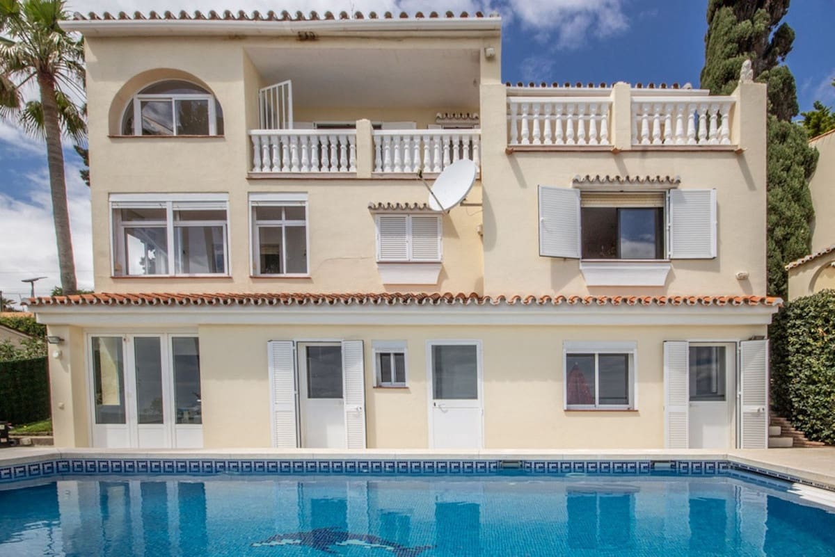 4 quarto Moradia para venda em Estepona com piscina garagem - 790 000 € (Ref: 9239422)