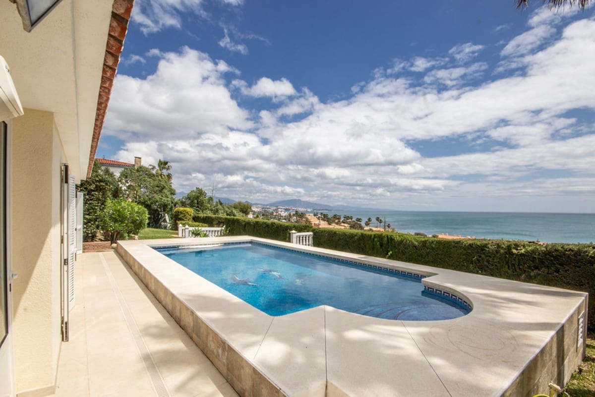 4 quarto Moradia para venda em Estepona com piscina garagem - 790 000 € (Ref: 9239422)