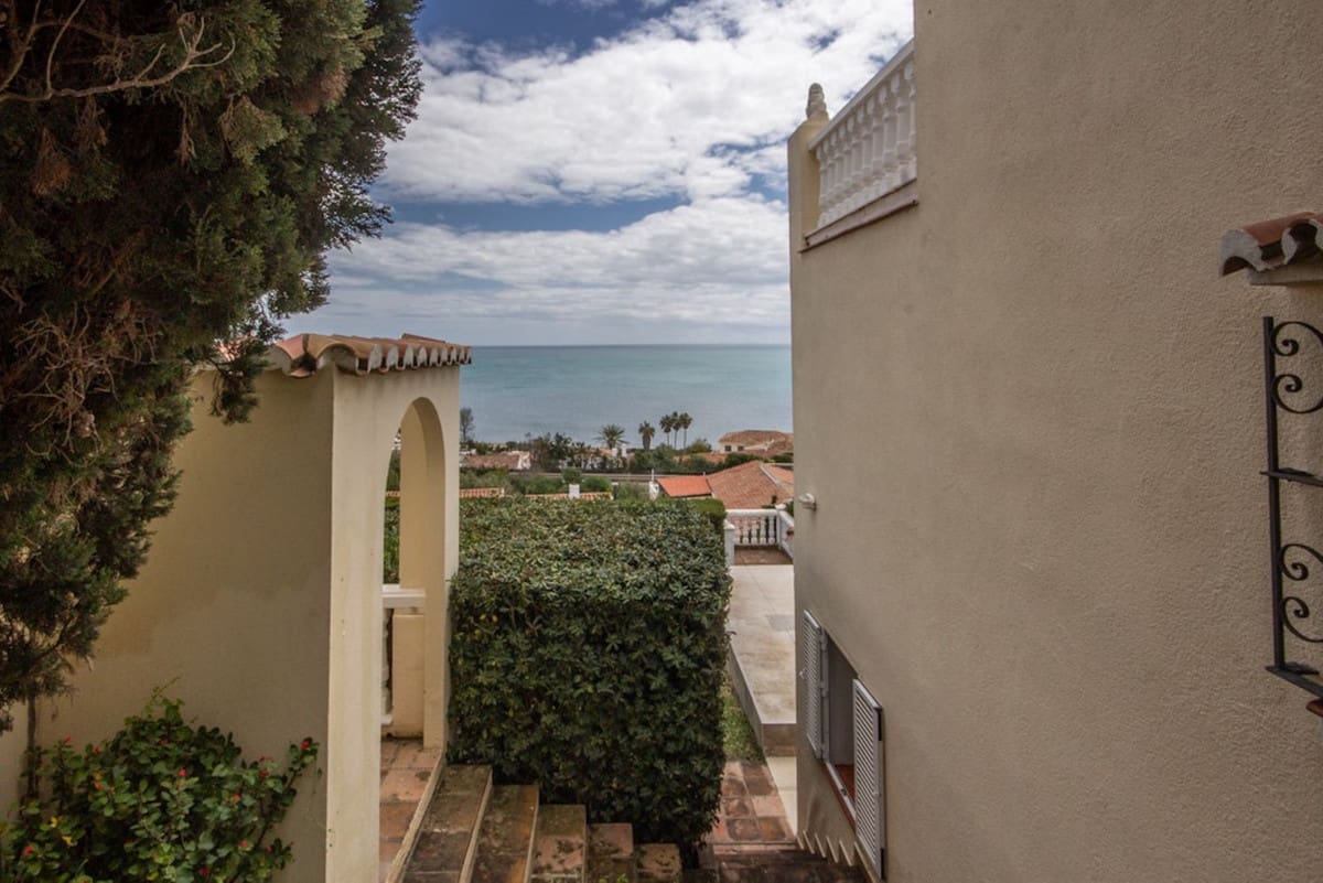 4 quarto Moradia para venda em Estepona com piscina garagem - 790 000 € (Ref: 9239422)