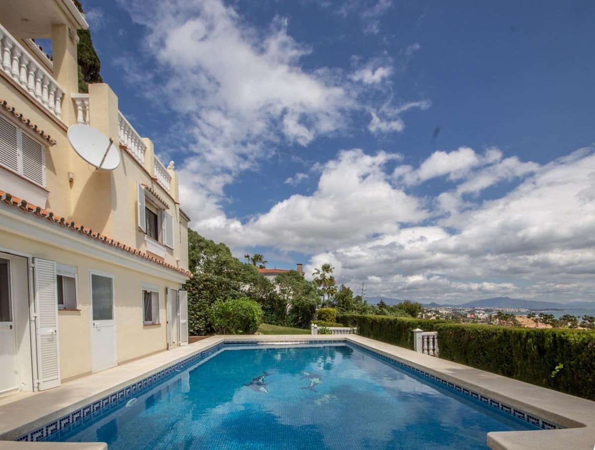 4 quarto Moradia para venda em Estepona com piscina garagem - 790 000 € (Ref: 9239422)