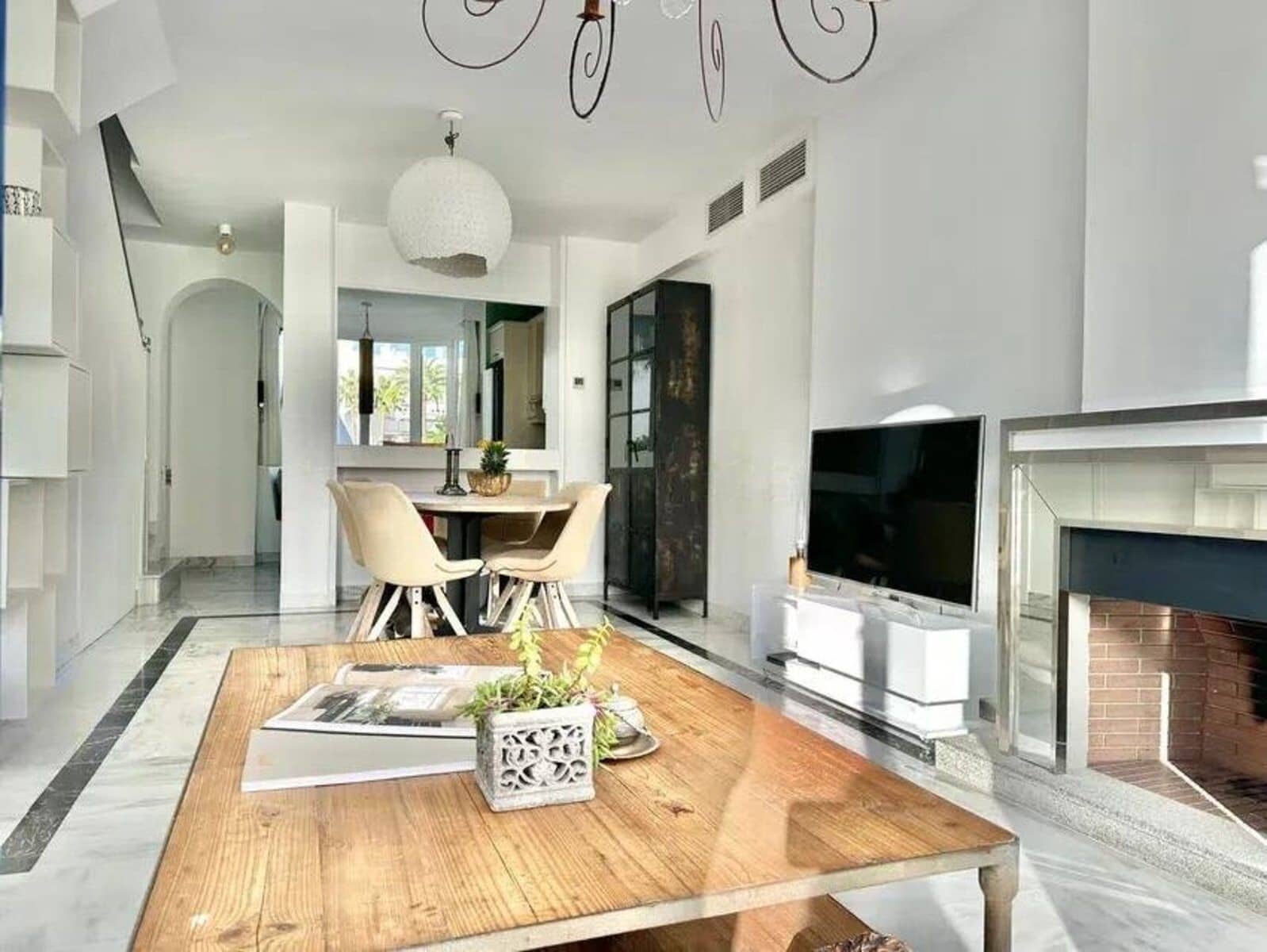 2 bedroom Apartment for sale in Golden Mile with pool - € 880,000 (Ref: 9239427)