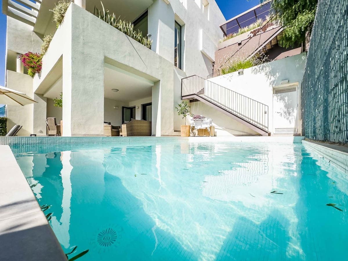 3 makuuhuone Omakotitalo myytävänä paikassa Marbella mukana uima-altaan 
autotalli - 1 495 000 € (Ref: 9239495)