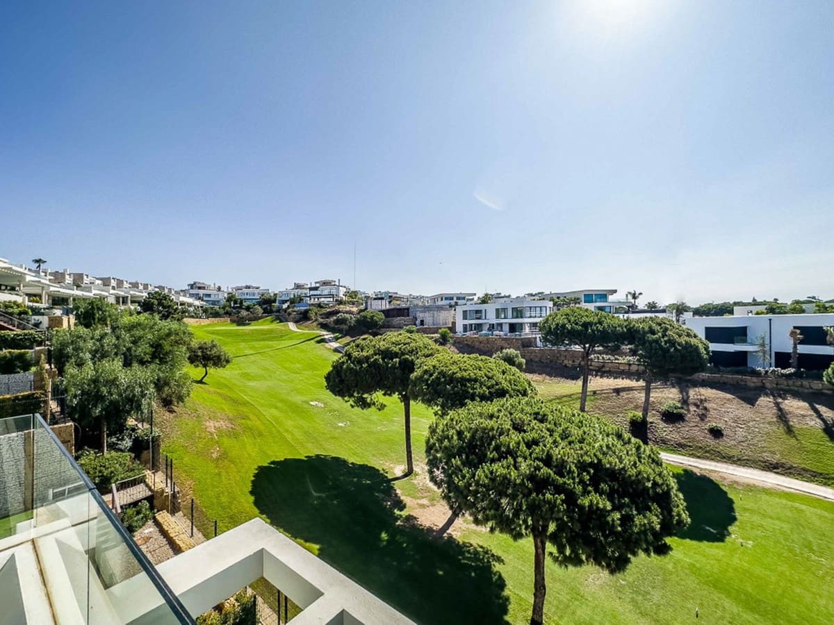 3 makuuhuone Omakotitalo myytävänä paikassa Marbella mukana uima-altaan 
autotalli - 1 495 000 € (Ref: 9239495)