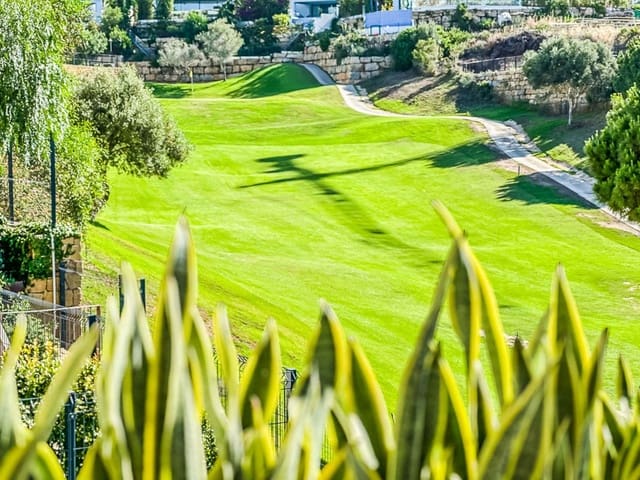 3 makuuhuone Omakotitalo myytävänä paikassa Marbella mukana uima-altaan 
autotalli - 1 495 000 € (Ref: 9239495)