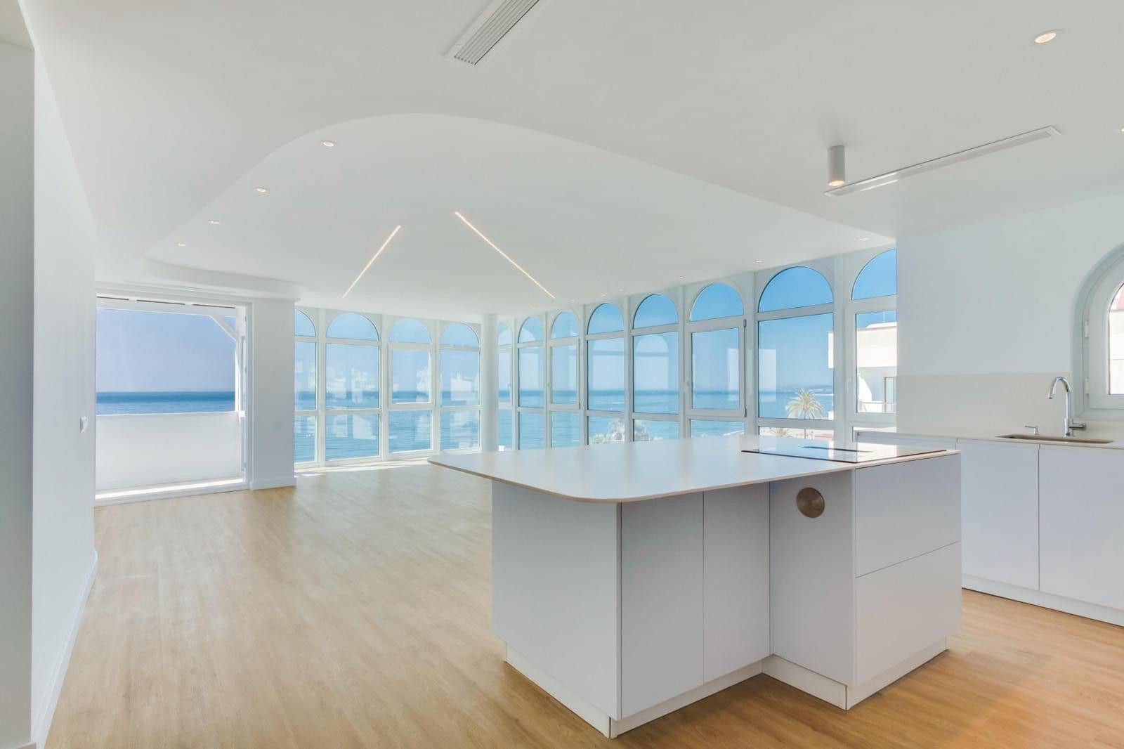 3 makuuhuone Kattohuoneisto myytävänä paikassa Estepona mukana 
autotalli - 1 250 000 € (Ref: 9239500)