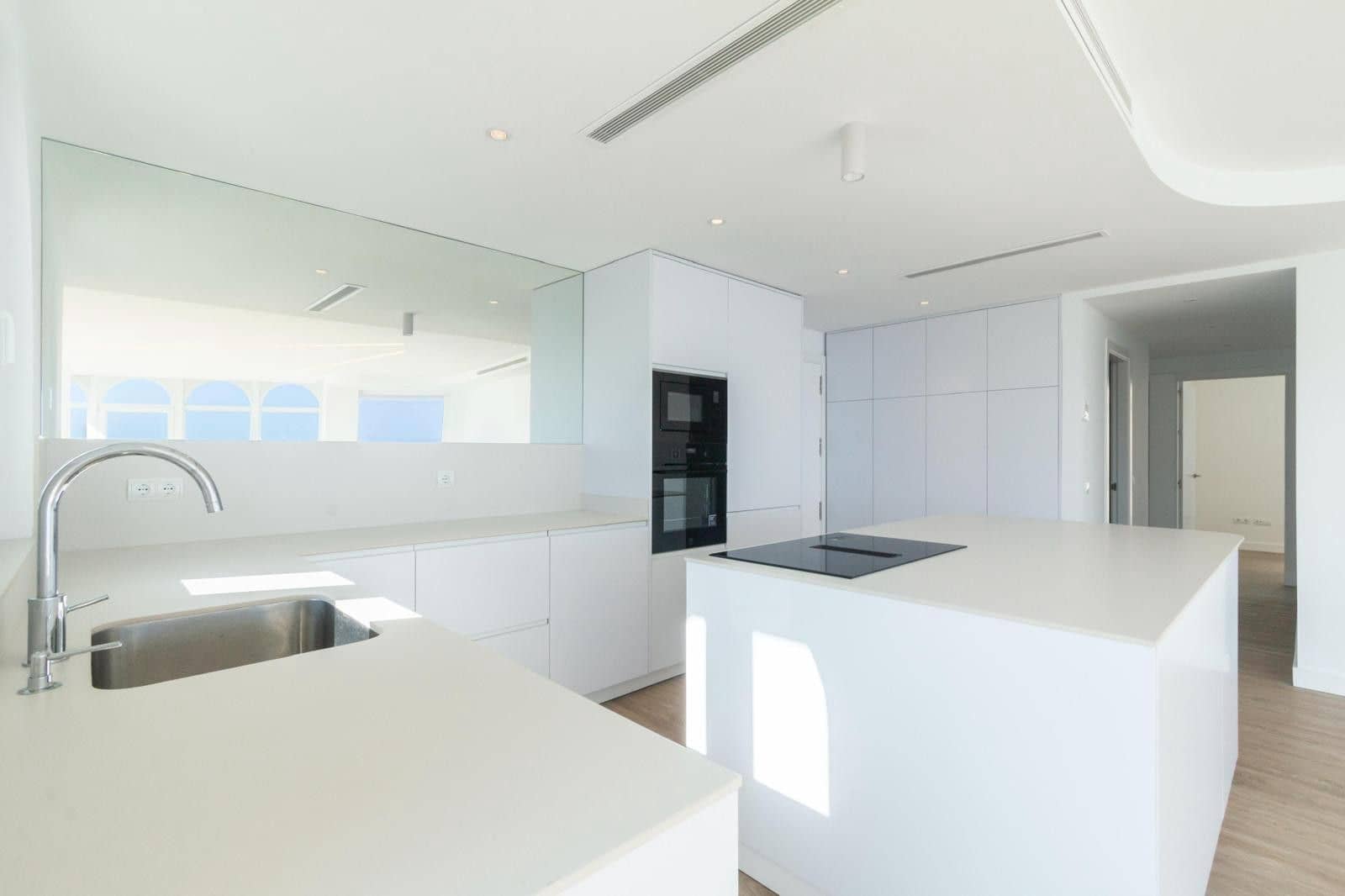 3 makuuhuone Kattohuoneisto myytävänä paikassa Estepona mukana 
autotalli - 1 250 000 € (Ref: 9239500)