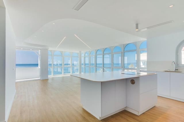 3 makuuhuone Kattohuoneisto myytävänä paikassa Estepona mukana 
autotalli - 1 250 000 € (Ref: 9239500)