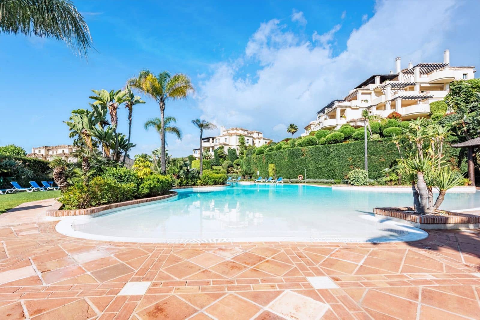 2 soveværelse Lejlighed til salg i Benahavis med swimmingpool garage - € 559.000 (Ref: 9239504)