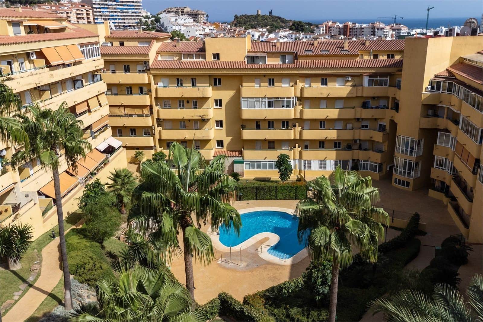 2 soveværelse Penthouse til salg i Fuengirola med swimmingpool - € 359.000 (Ref: 9246260)